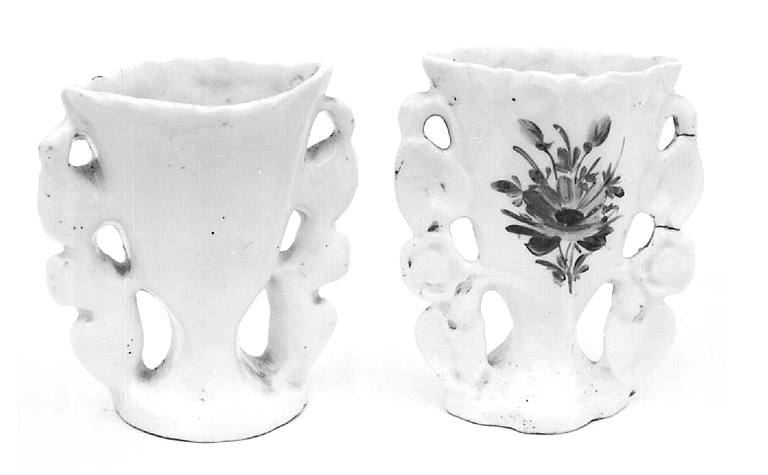 2 vases à fleurs (vases cornets)
