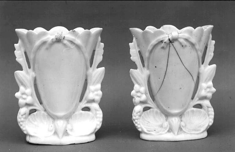2 vases à fleurs (vases cornets)