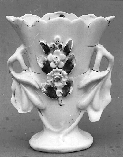 Vase à fleurs (vase cornet)