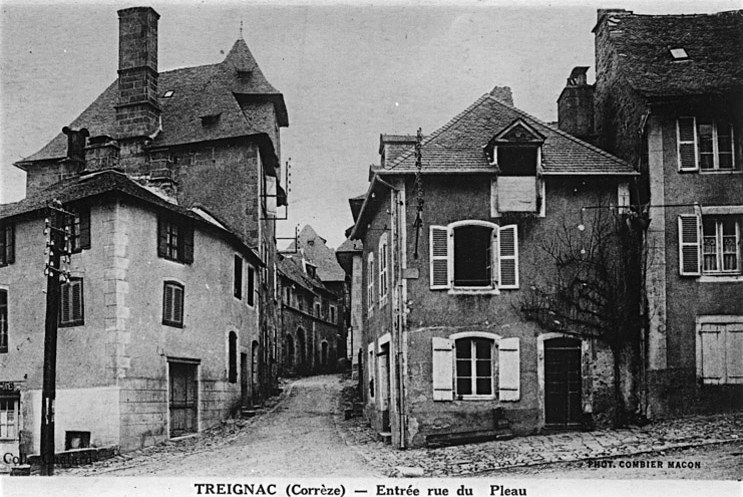 Entrée de la rue du Pleau (actuellement rue du Docteur Fleyssac) .