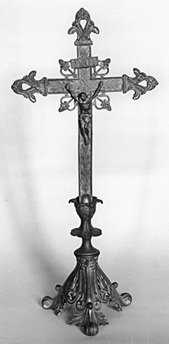 Croix d'autel : Christ en croix