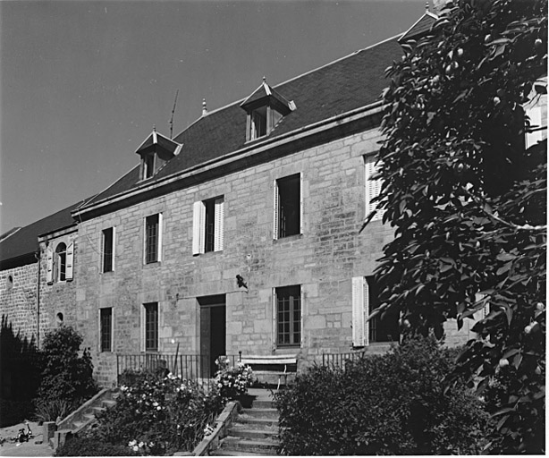 Logis : élévation sud.
