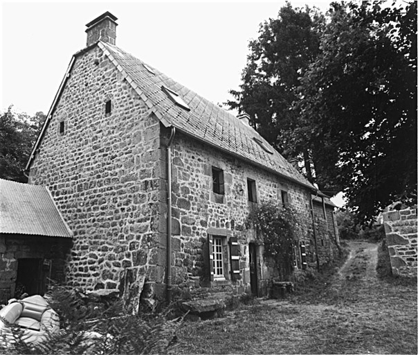 Logis, étable à cochons et four à pain. Volume sud-ouest.