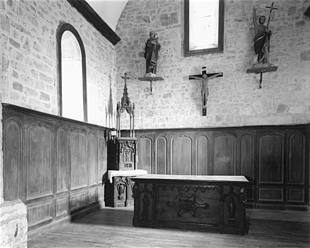 Maître-autel et tour eucharistique à dais d'exposition, néogothiques