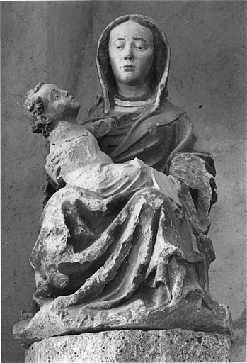 Statue (demi-nature) : Vierge à l'Enfant assise