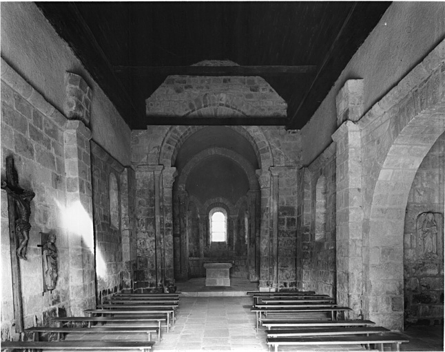 Vue de l'intérieur vers le choeur.