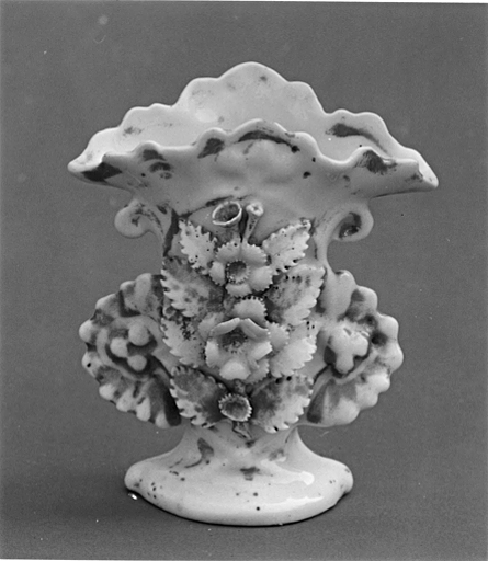 Vase à fleurs (vase cornet)