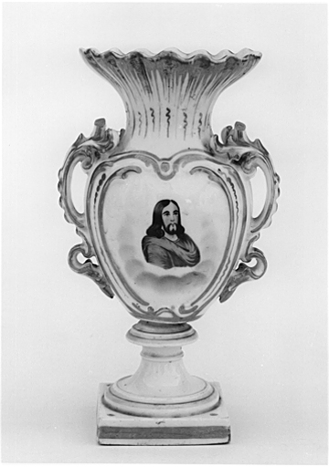 Vase d'autel sur piédouche