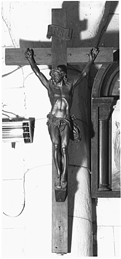 Croix : Christ en croix