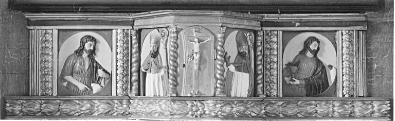 Autel, gradin d'autel, tabernacle, retable, tableau d'autel : le Calvaire, tableau : le Sacré-Coeur (maître-autel)