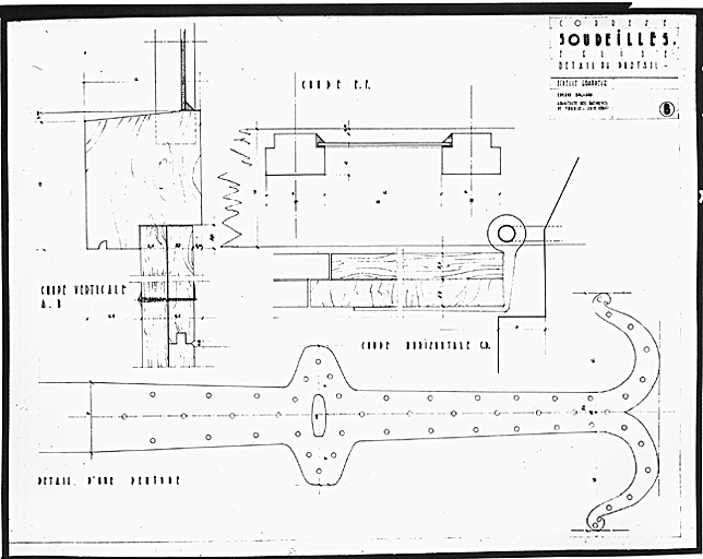 Ferrures des vantaux de porte, coupes et plan.