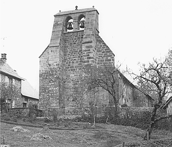 Vue générale de l'angle sud-ouest, après la restauration du clocher.