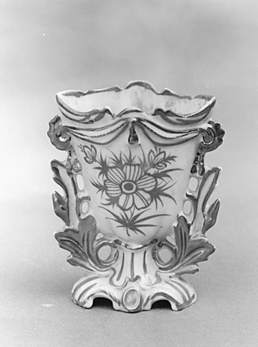 Vase à fleurs (vase cornet)