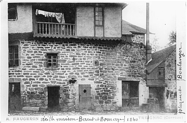 Impasse Dabo : maison construite sur le mur des anciens remparts.