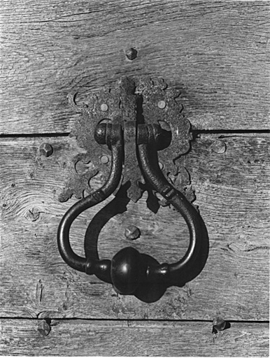 Heurtoir de la porte d'entrée.