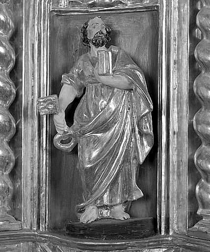 Statuette de saint Pierre ornant la niche interne de l'aile gauche du tabernacle.