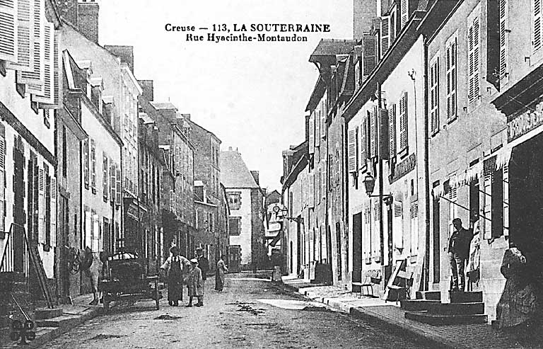 La Souterraine. Vue d'une partie de la rue Hyacinthe Montaudon.