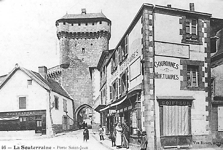 Porte de ville dite porte Saint-Jean. Vue extra-muros vers 1900.