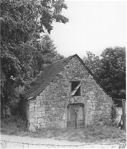 Vue générale du four à pain banal, de type four à plancher.