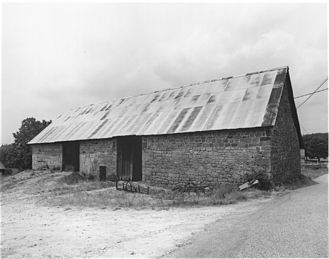 Grange-étable, vue sud-est.