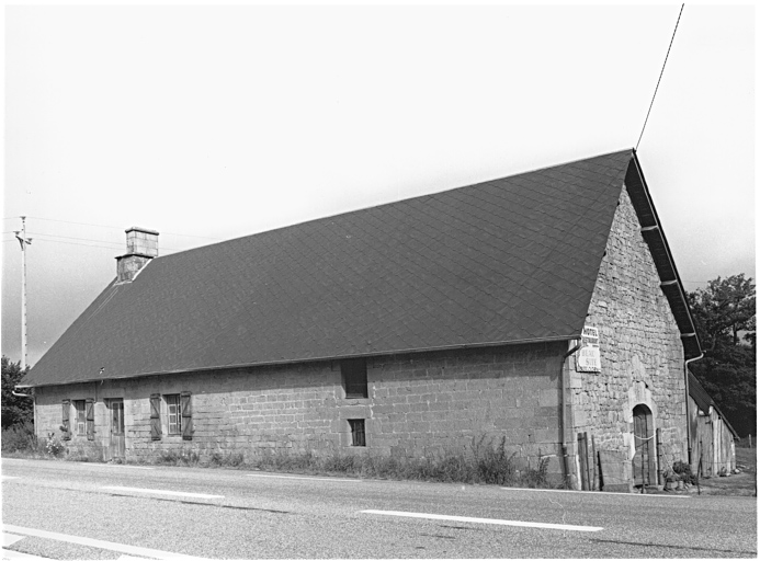 Ferme en bloc à terre, datée 1852.