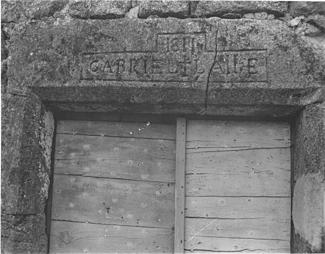 Four à pain. Détail de l'inscription et de la date.