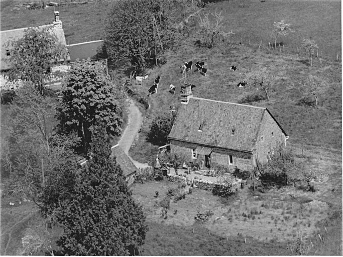 Logis de ferme et four à pain. Vue aérienne.