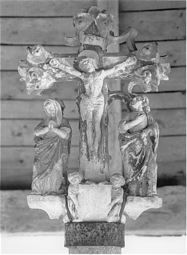 Face sud-ouest : Crucifixion avec la Vierge et saint Jean.