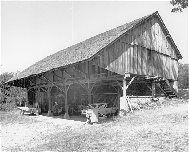 Parties agricoles : hangar.