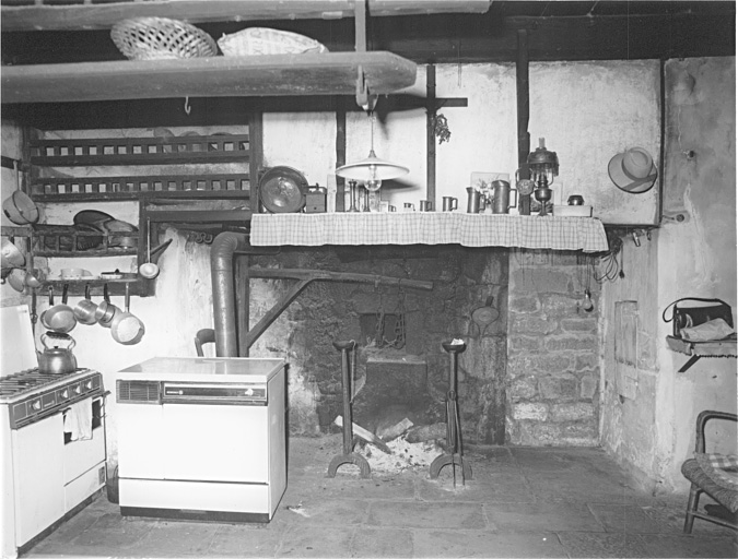 Vue intérieure : la cheminée.