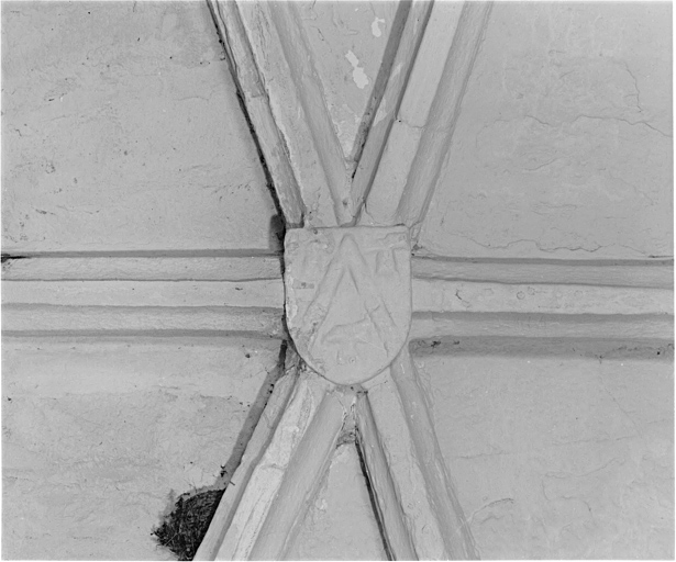 Clef de voûte de la deuxième chapelle nord : armes des Braquillanges.