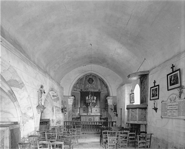 Vue de l'intérieur vers le choeur.