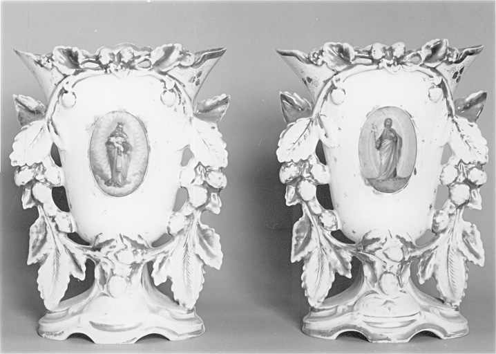 2 vases d'autel (vases cornets)