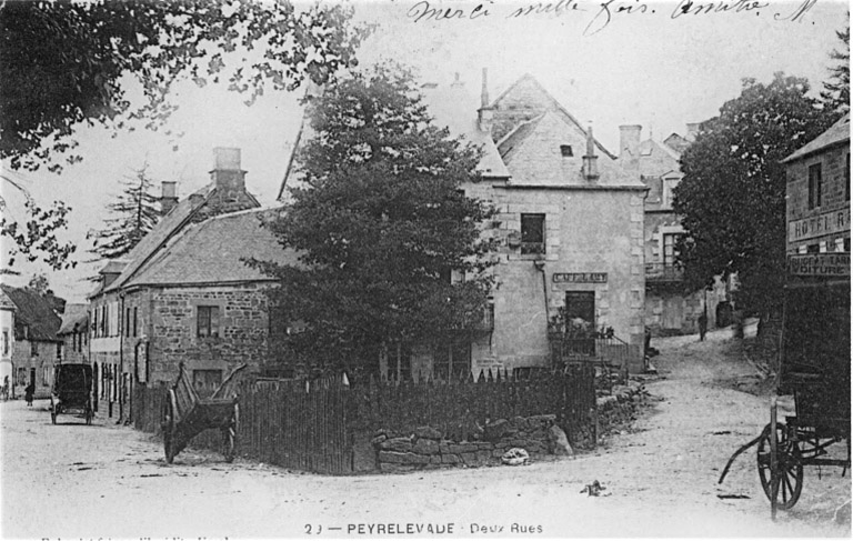 Deux rues (croisement des routes de Gentioux et Bugeat).