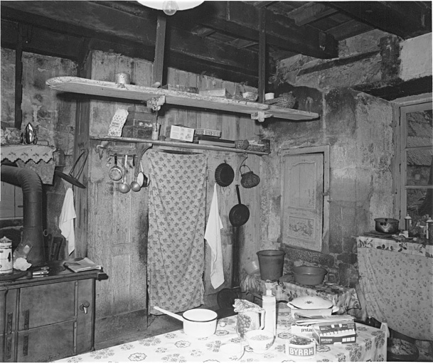 Intérieur du logis avec 'alcôve'.