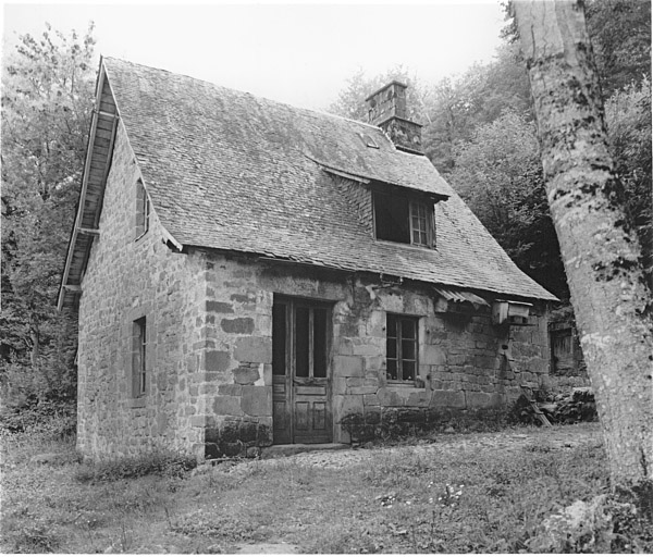 Logis raccourci d'une travée, daté 1804.