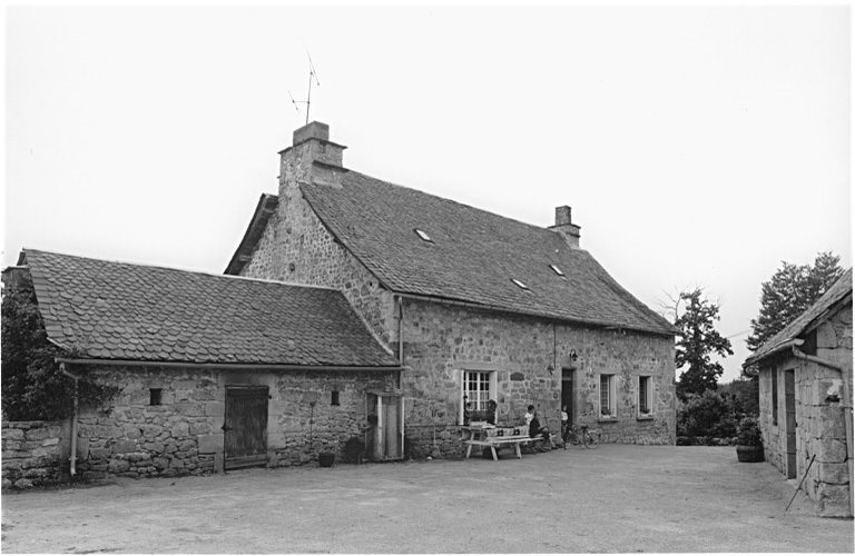 Logis avec porcherie accolée.