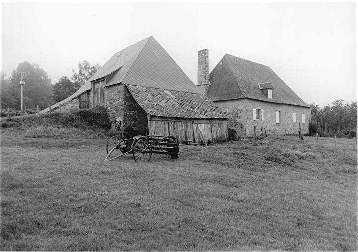 Logis et dépendances, vus côté ouest.