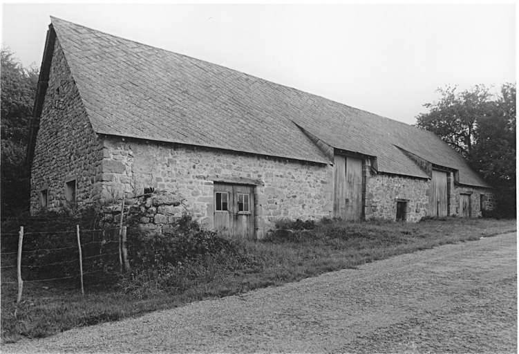 Bloc à terre avec grange-étable limousine.