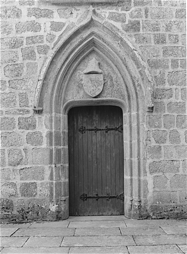 Porte d'entrée, côté nord, donnant accès à l'escalier en vis.