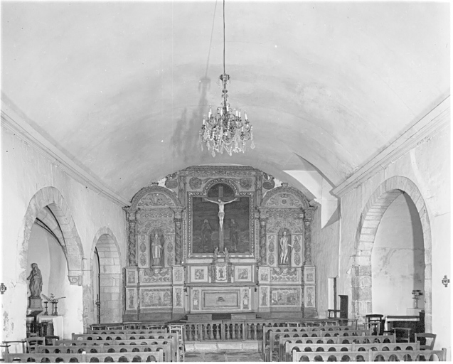 Vue de l'intérieur vers le choeur.