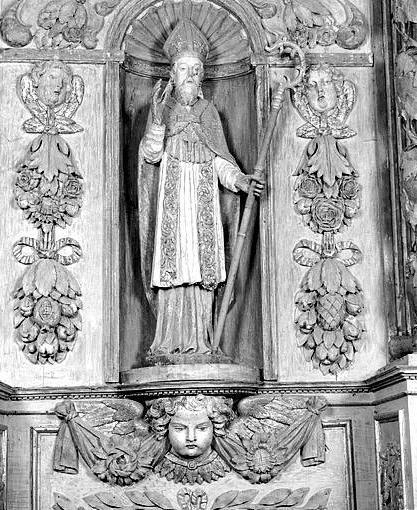 Statue de saint Saturnin située dans la niche de gauche du retable.