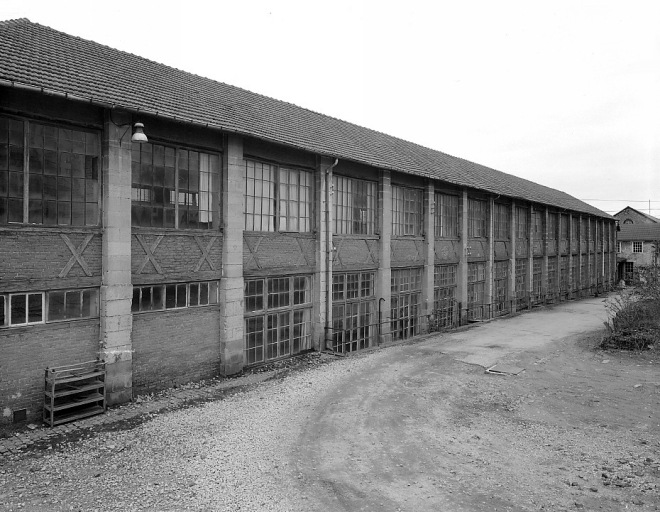 Façade ouest des ateliers de collage et tressage de l'usine de chaussures (en 1893 le rez-de-chaussée serait affecté au stockage du bois).