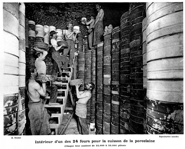 'Intérieur d'un des 24 fours pour la cuisson de la porcelaine'. Photographie de l'album photographique : Manufacture de porcelaine Haviland, Limoges / Ernest Mésière. Paris : E. Mésière, 1912.