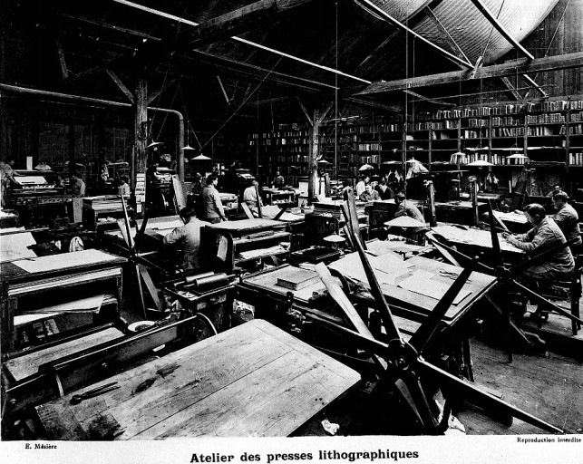 'Atelier des presses lithographiques'. Photographie de l'album photographique : Manufacture de porcelaine Haviland, Limoges / Ernest Mésière. Paris : E. Mésière, 1912.