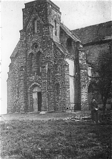 Vue ancienne du clocher, avant qu'il soit ruiné.