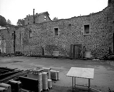 Bâtiment des 'caves', construit fin 19e siècle et aménagé vers 1920-1930. Au premier étage, les caves de fermentation avec entrepôt d'un cuve de 800 hl, remplacée par une cuve en béton enduit. Au rez-de-chaussée, les caves de 'gardes'.