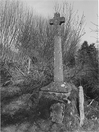 Vue générale, croix datée 1886.