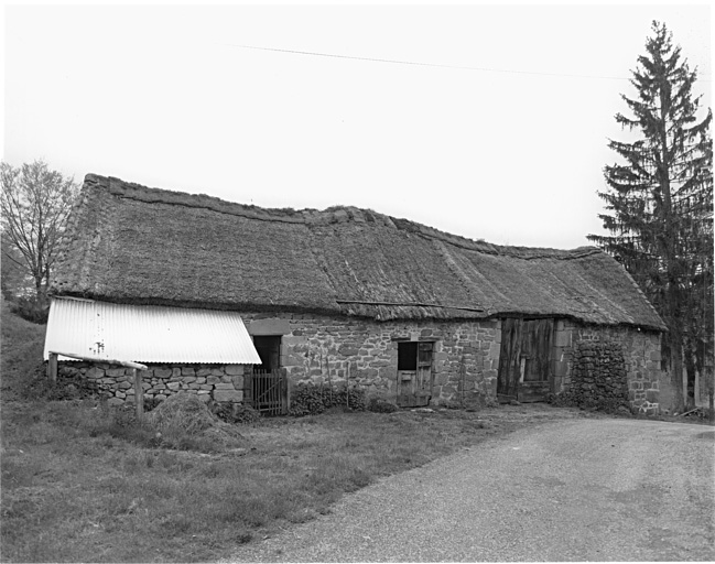Grange-étable : élévation sud.