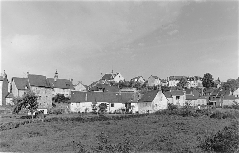 Ensemble des maisons le long du canal de Lachenal.